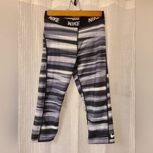 Nike Dri Fit Crop Leggings Size Medium